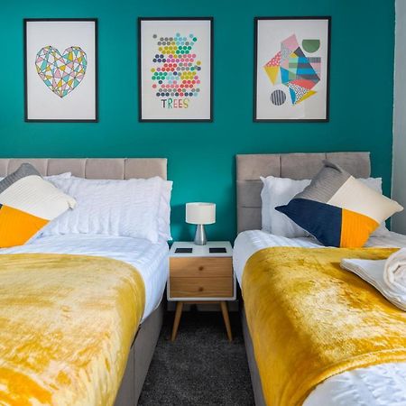 Rookwood House - Spacious Home With Free Parking - Short Stay Leeds Лийдс Екстериор снимка
