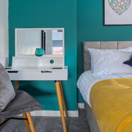 Rookwood House - Spacious Home With Free Parking - Short Stay Leeds Лийдс Екстериор снимка