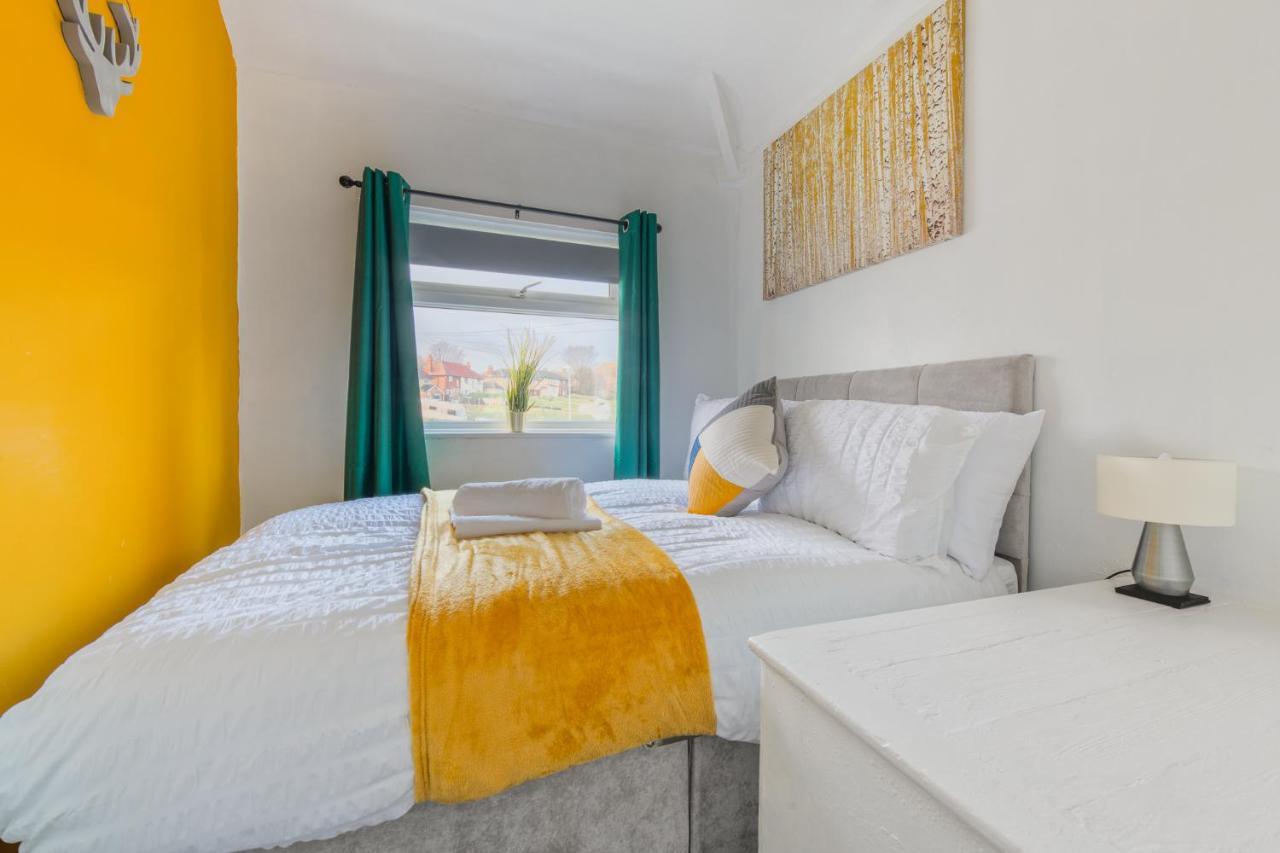 Rookwood House - Spacious Home With Free Parking - Short Stay Leeds Лийдс Екстериор снимка