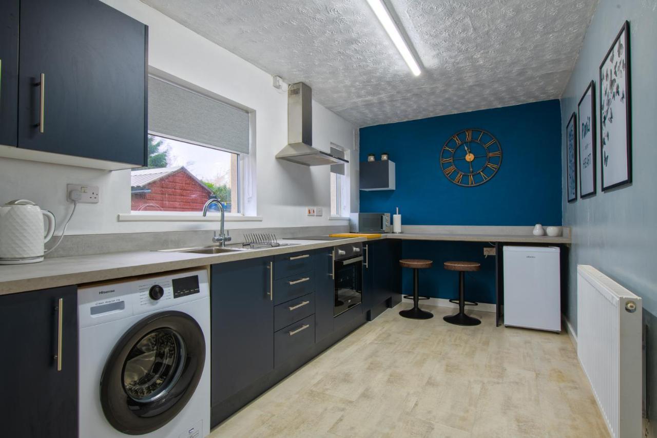 Rookwood House - Spacious Home With Free Parking - Short Stay Leeds Лийдс Екстериор снимка