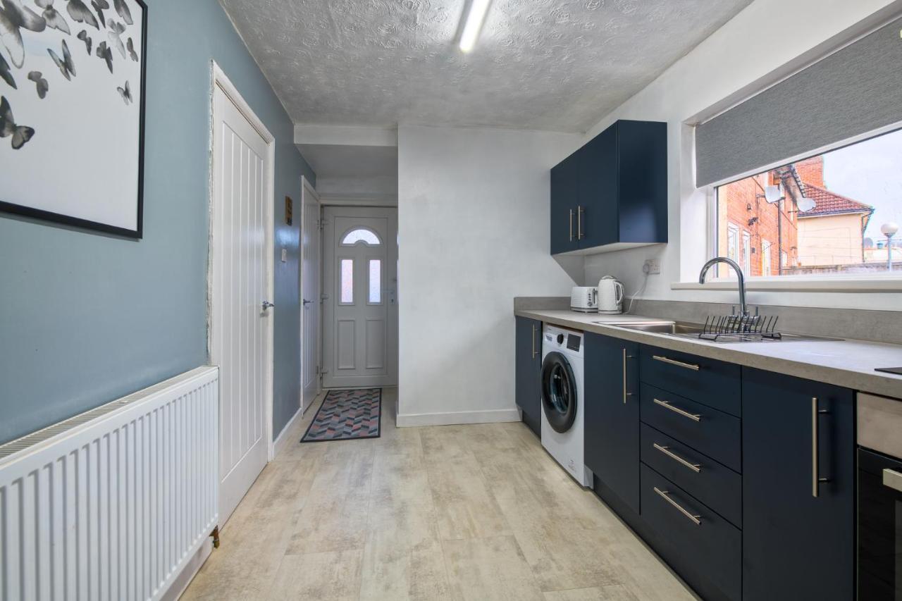Rookwood House - Spacious Home With Free Parking - Short Stay Leeds Лийдс Екстериор снимка