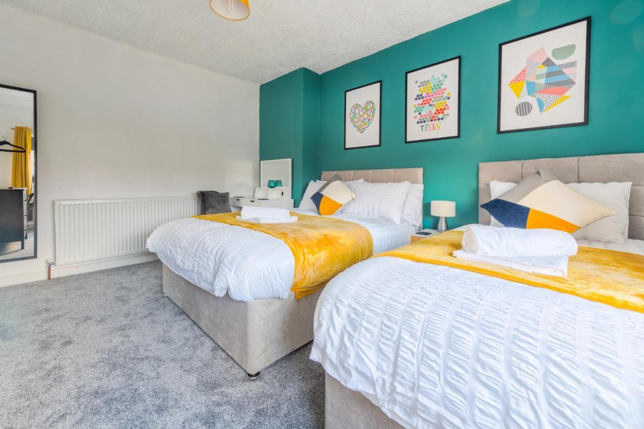 Rookwood House - Spacious Home With Free Parking - Short Stay Leeds Лийдс Екстериор снимка