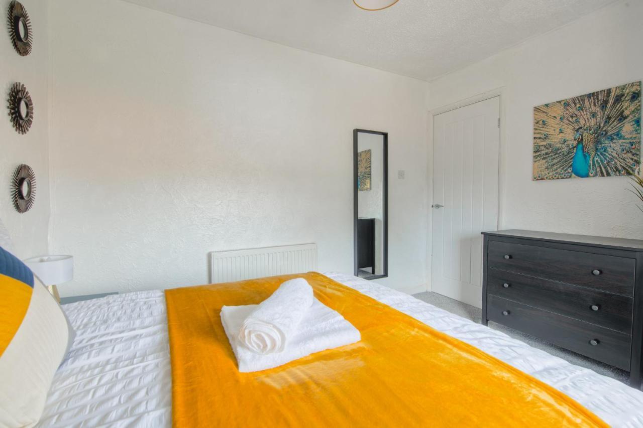 Rookwood House - Spacious Home With Free Parking - Short Stay Leeds Лийдс Екстериор снимка