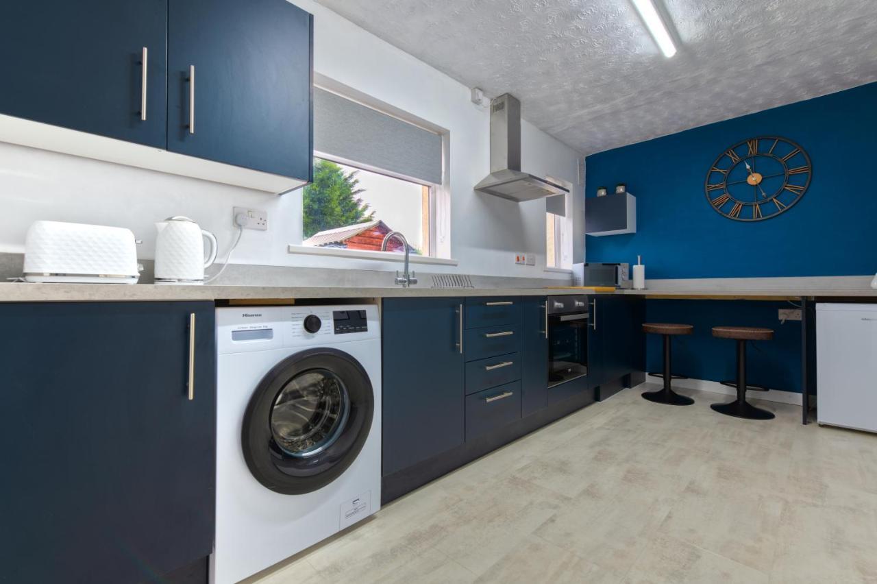 Rookwood House - Spacious Home With Free Parking - Short Stay Leeds Лийдс Екстериор снимка