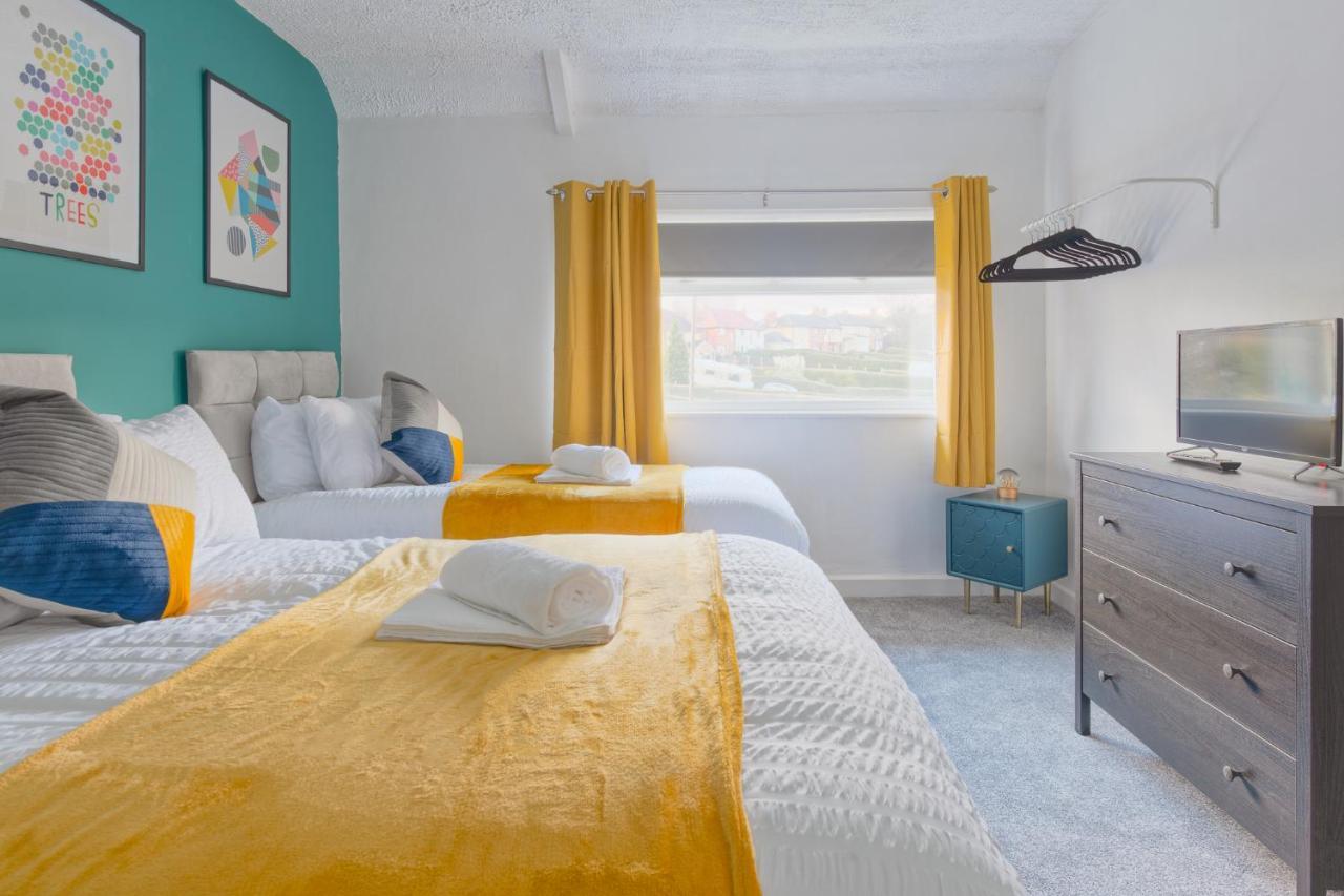 Rookwood House - Spacious Home With Free Parking - Short Stay Leeds Лийдс Екстериор снимка