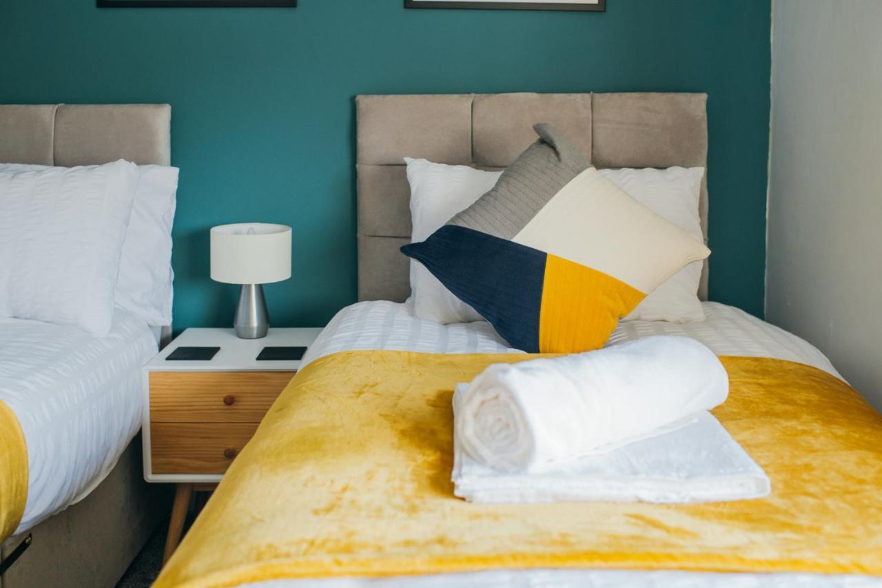 Rookwood House - Spacious Home With Free Parking - Short Stay Leeds Лийдс Екстериор снимка