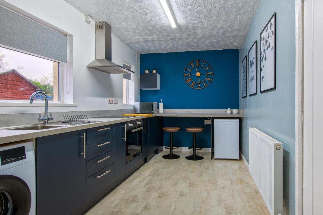 Rookwood House - Spacious Home With Free Parking - Short Stay Leeds Лийдс Екстериор снимка