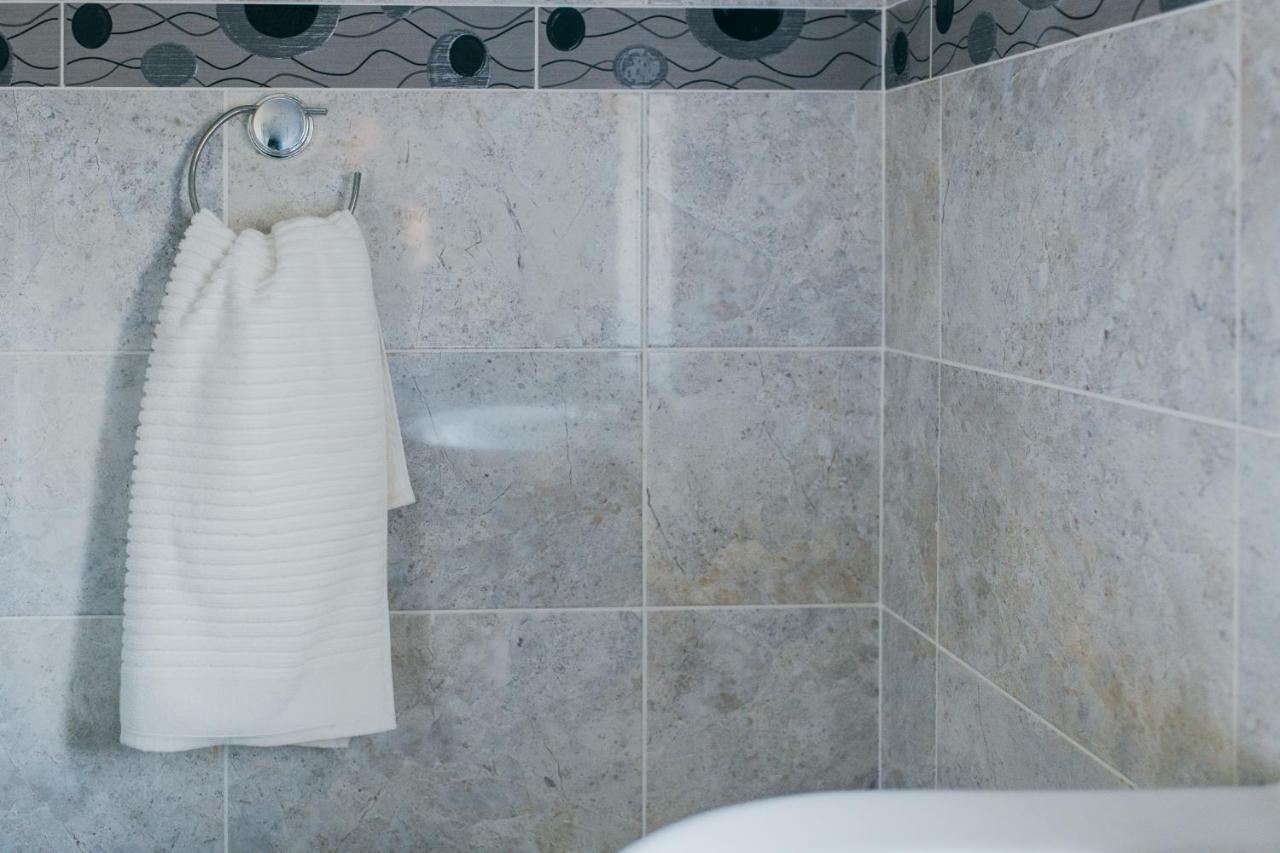 Rookwood House - Spacious Home With Free Parking - Short Stay Leeds Лийдс Екстериор снимка