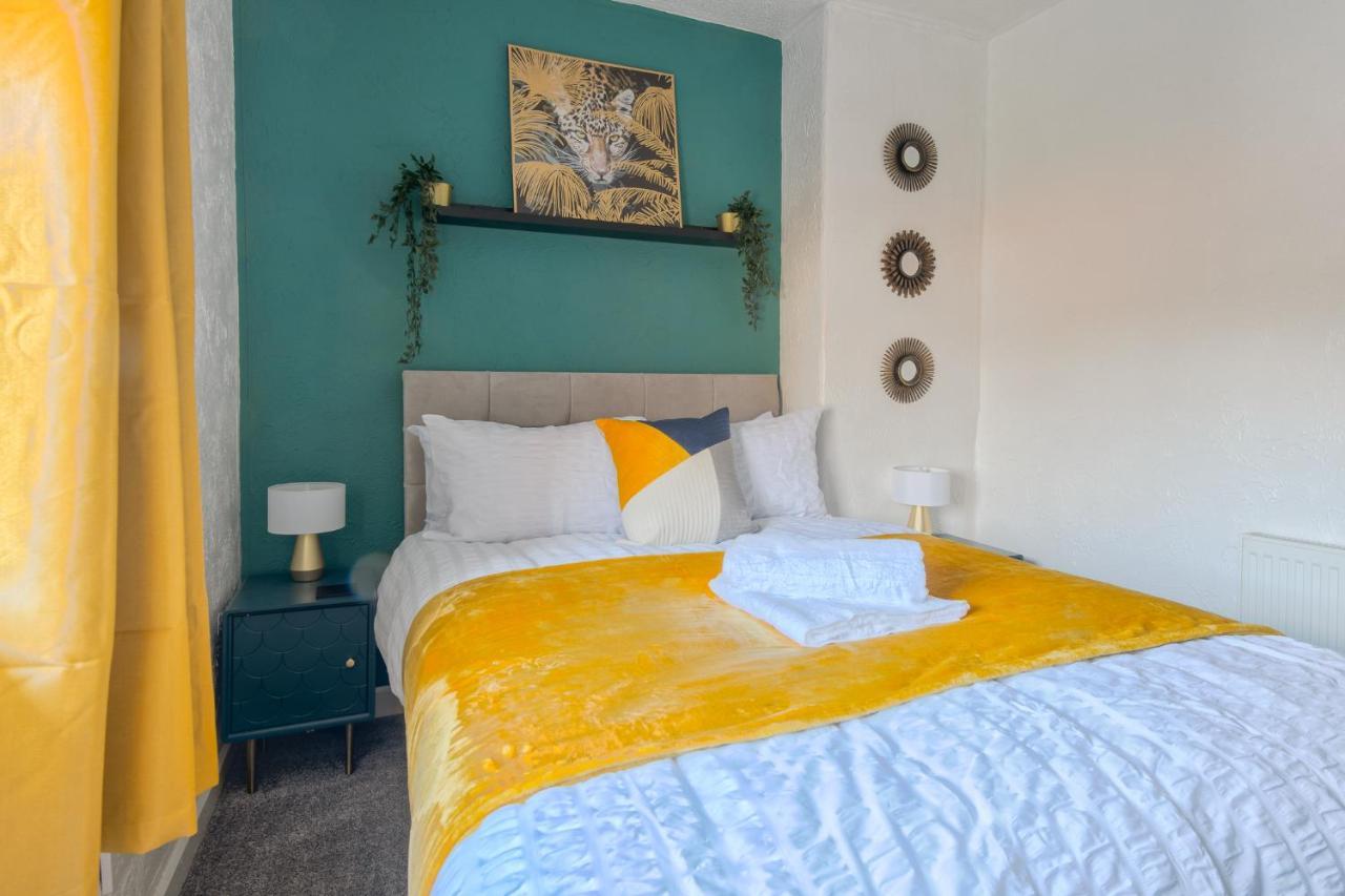 Rookwood House - Spacious Home With Free Parking - Short Stay Leeds Лийдс Екстериор снимка